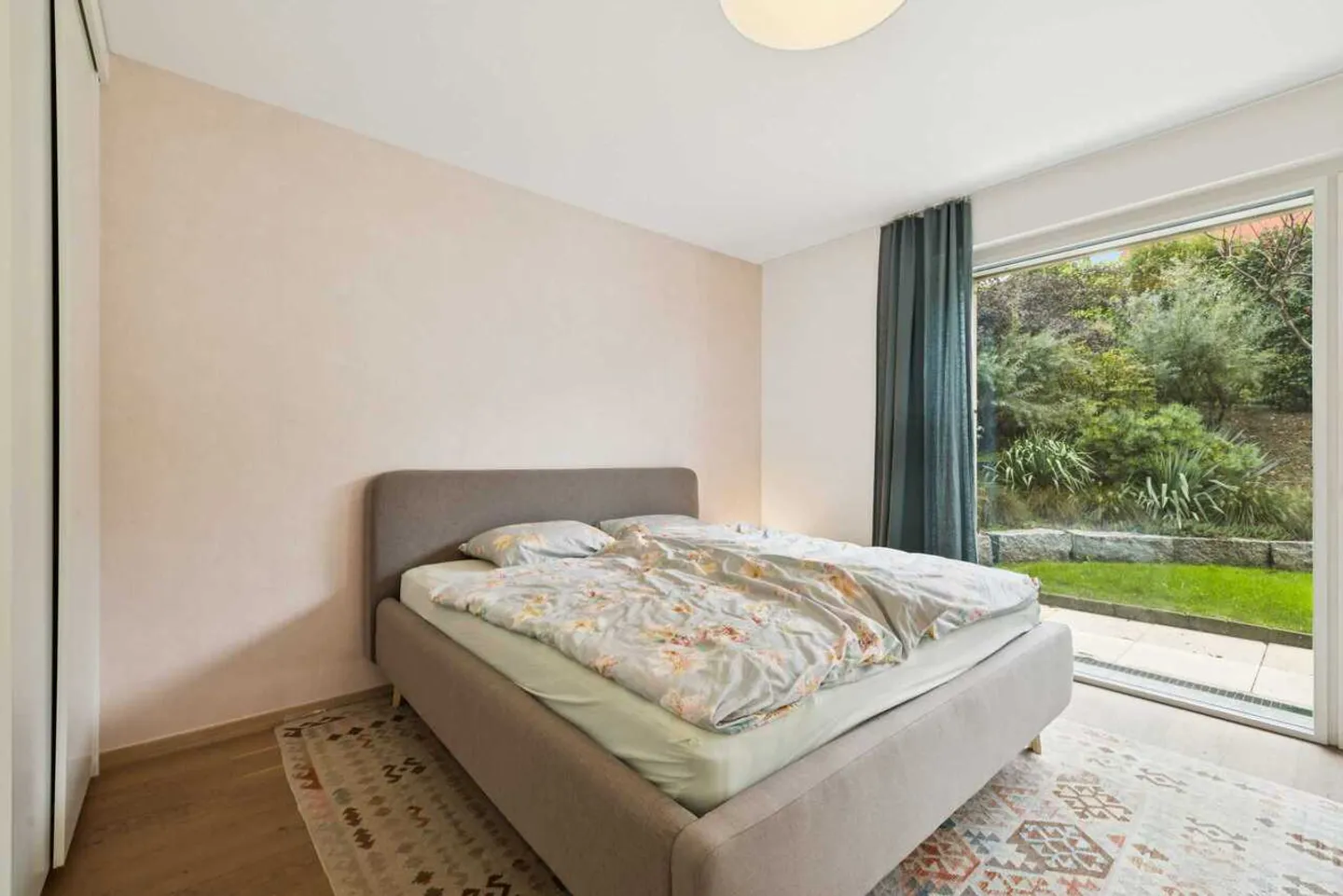 Modern Garden Apartment in Corseaux - Photo 9 of 13