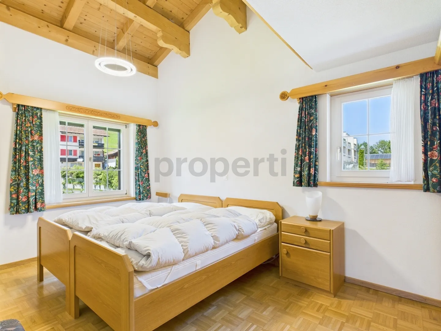 Willkommen in Valens! Zu verkaufen stilvolle 3.5 Zimmer Wohnung mit schönem Bergblick - Foto 5 von 13