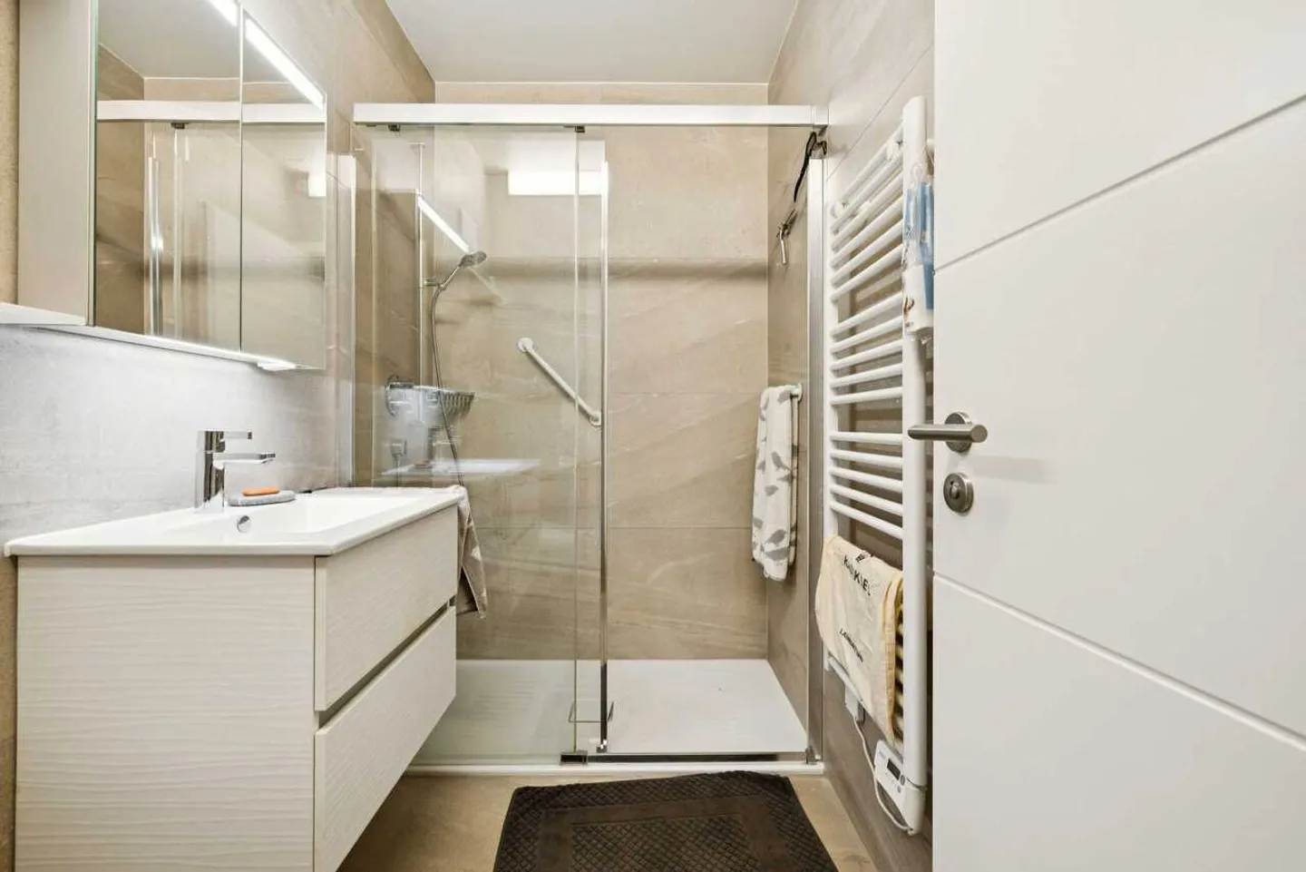 Modern Garden Apartment in Corseaux - Photo 12 of 13