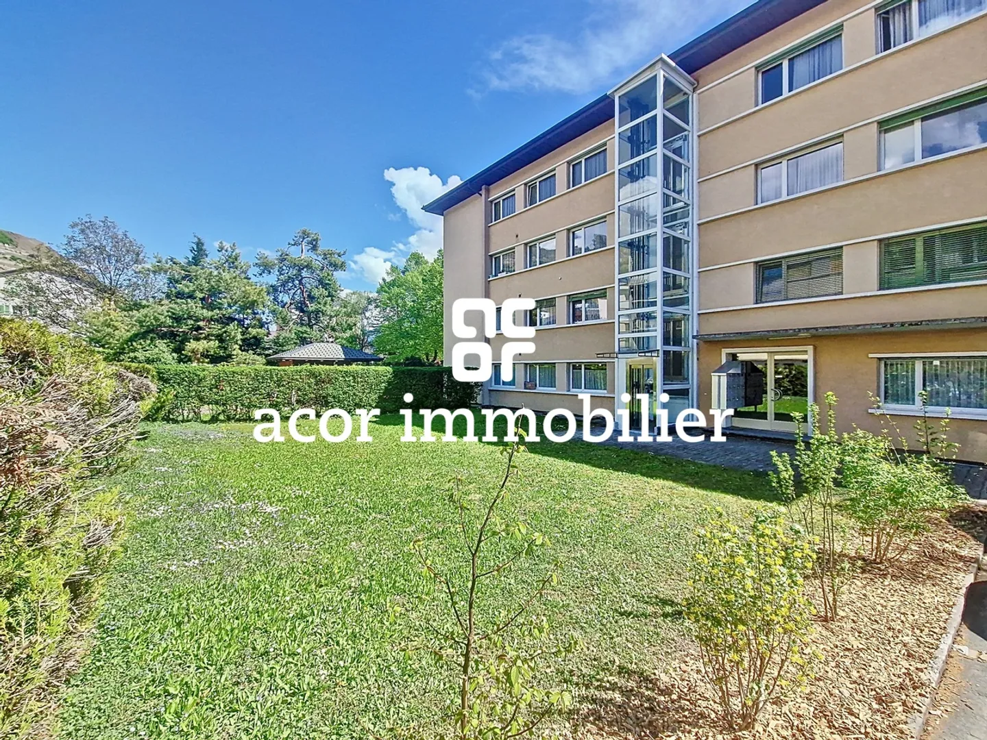 Spacious 4.5 Room Apartment in the Desirable Platta District in Sion! - Photo 5 of 6