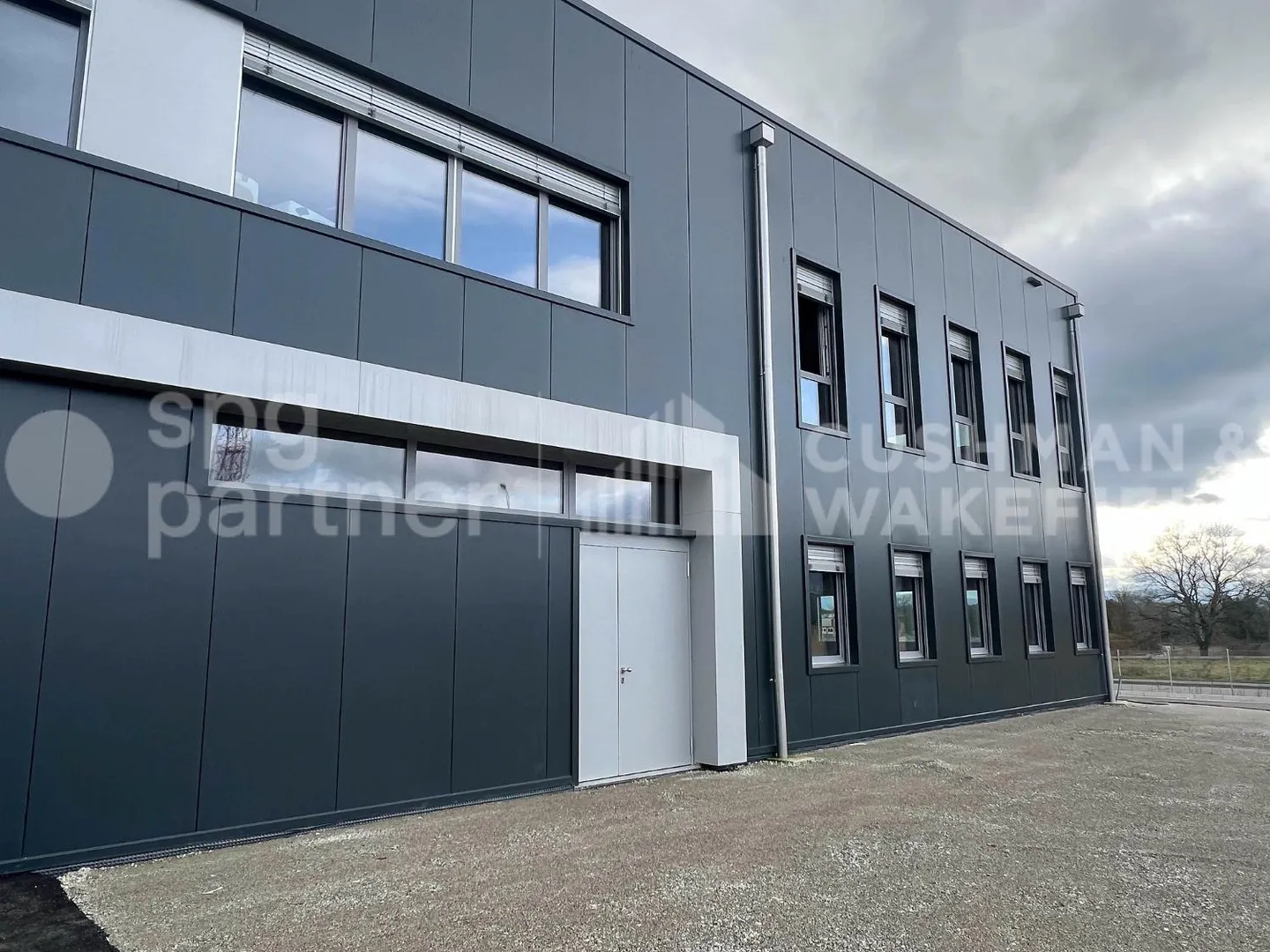 Geräumige Werkstatt in Satigny - Foto 2 von 13