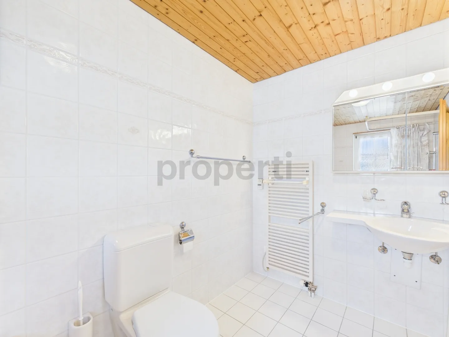 Willkommen in Valens! Zu verkaufen stilvolle 3.5 Zimmer Wohnung mit schönem Bergblick - Foto 8 von 13