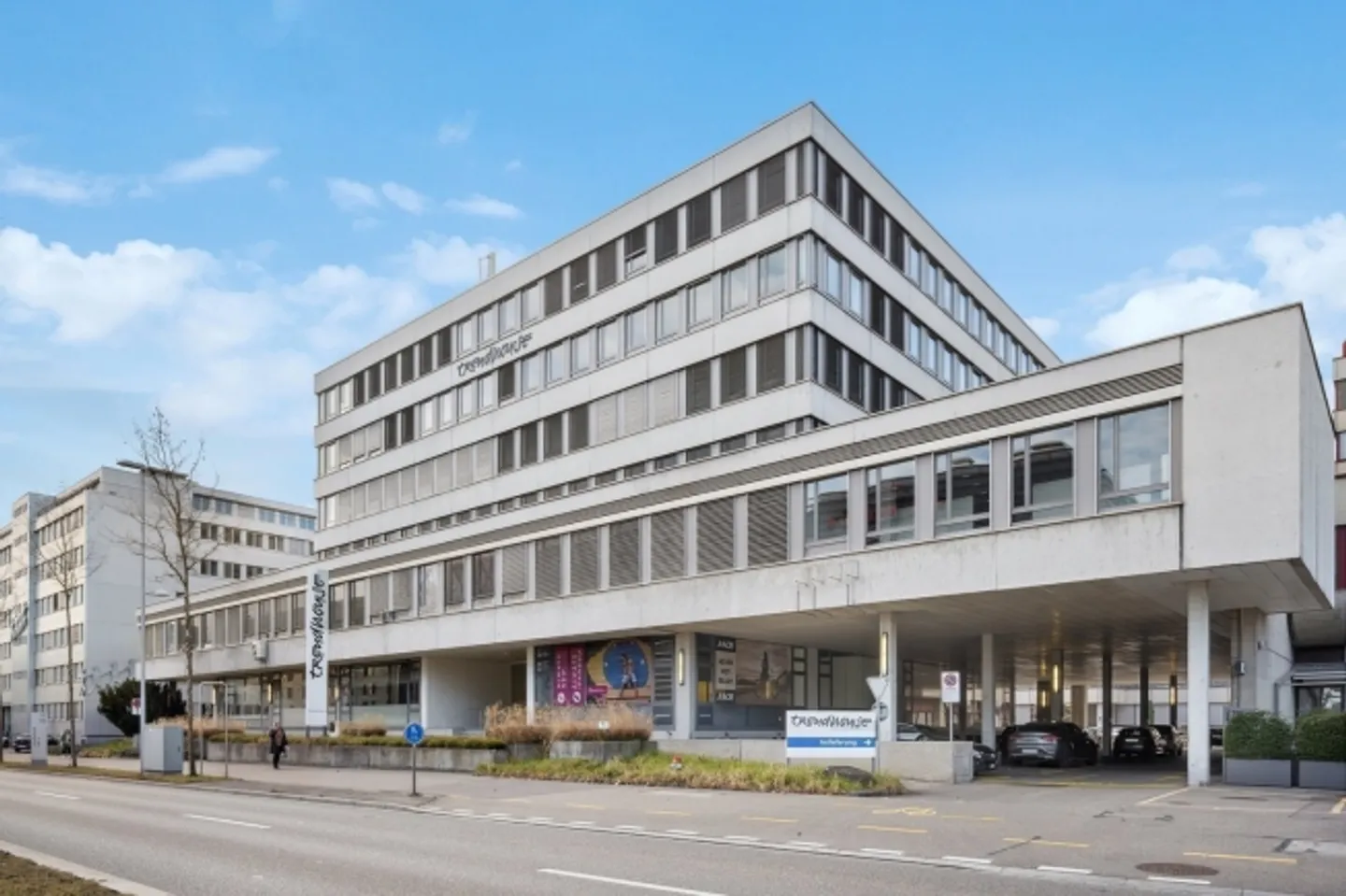 UFFICI a partire da 14m² Centralmente situati, luminosi e confortevoli fino al 28.02.2026! - Foto 4 di 9