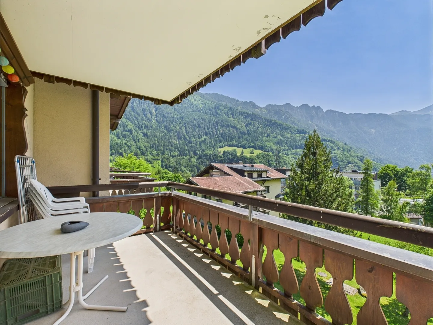 Willkommen in Valens! Zu verkaufen stilvolle 3.5 Zimmer Wohnung mit schönem Bergblick - Foto 10 von 13