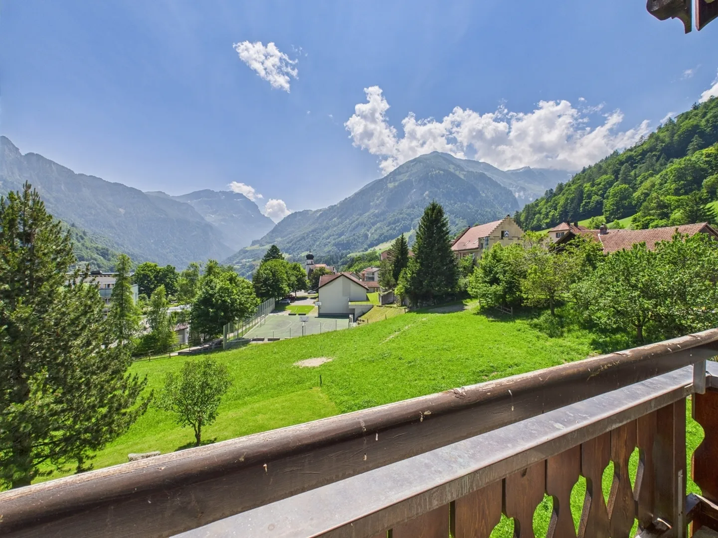 Willkommen in Valens! Zu verkaufen stilvolle 3.5 Zimmer Wohnung mit schönem Bergblick - Foto 11 von 13