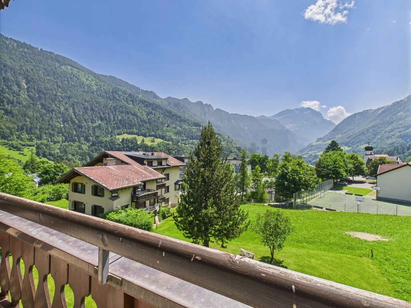 Willkommen in Valens! Zu verkaufen stilvolle 3.5 Zimmer Wohnung mit schönem Bergblick - Foto 12 von 13
