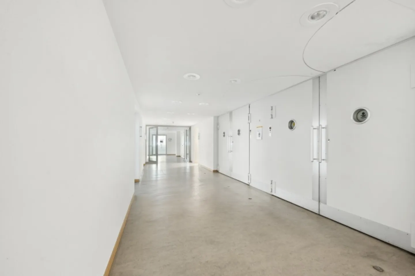 UFFICI a partire da 14m² Centralmente situati, luminosi e confortevoli fino al 28.02.2026! - Foto 9 di 9