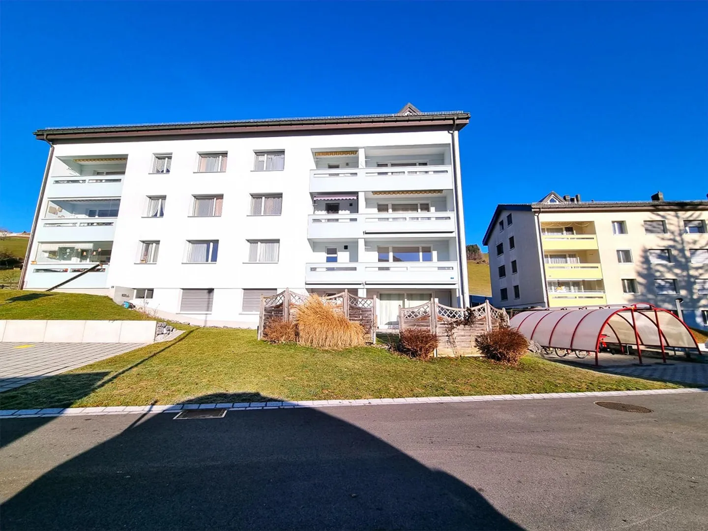 Vivere con vista sulle colline e sul paesaggio montano - Foto 1 di 14