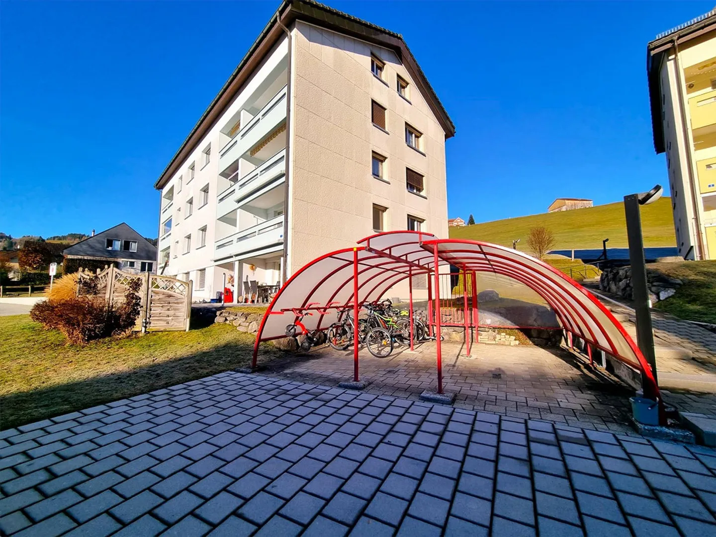 Vivere con vista sulle colline e sul paesaggio montano - Foto 12 di 14