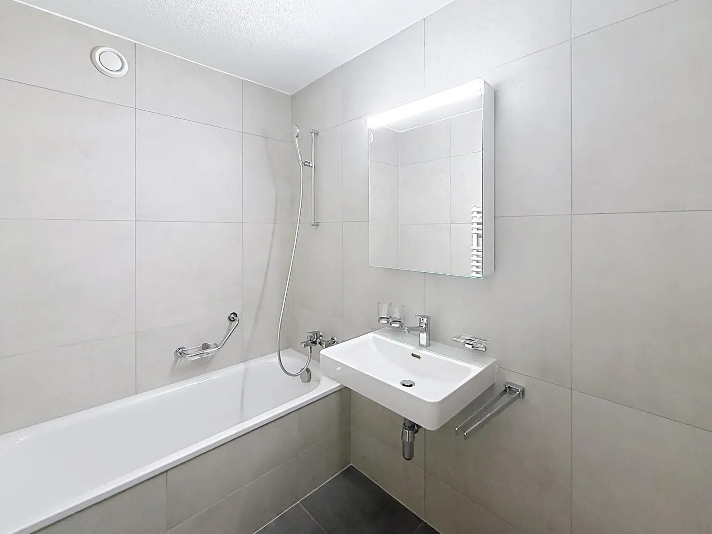 Appartement 5.5 pièces rénové - Photo 7 sur 11