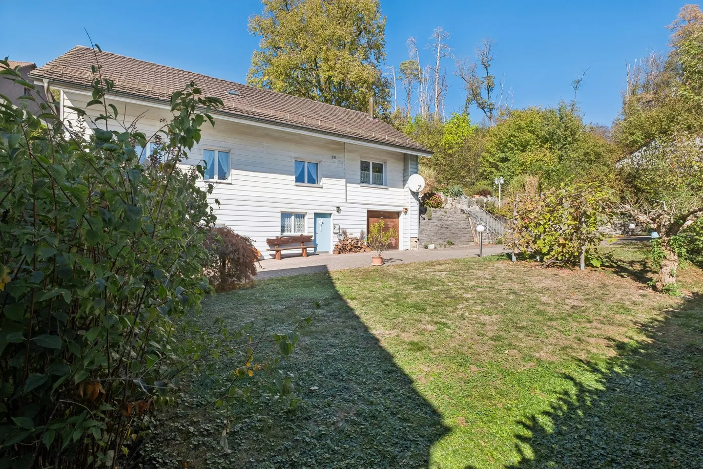 Charming Detached House with Pool - Photo 2 of 10