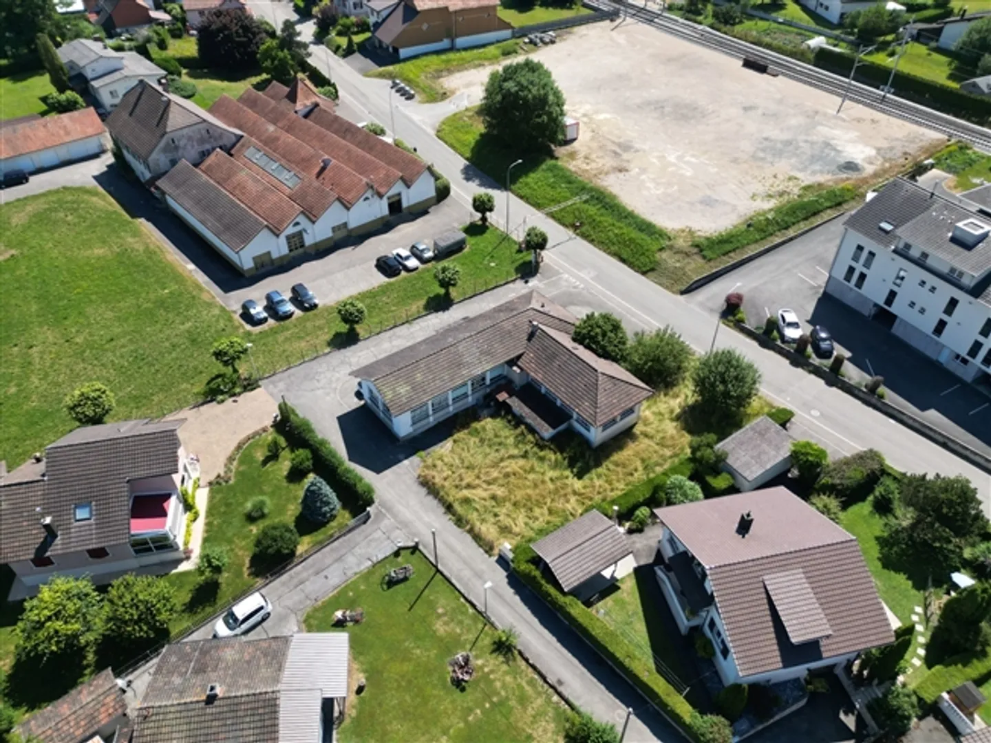 Bâtiment commercial avec un fort potentiel résidentiel - Au cœur d'Alle - Photo 4 sur 6