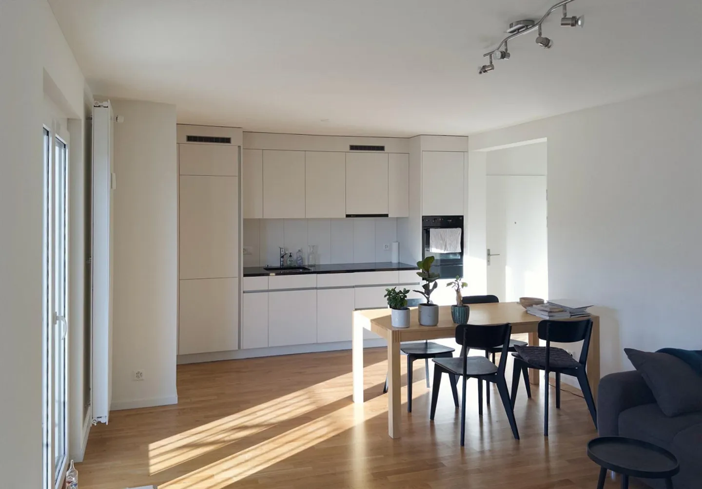 Moderne 2.5-Zimmerwohnung - Foto 2 von 7