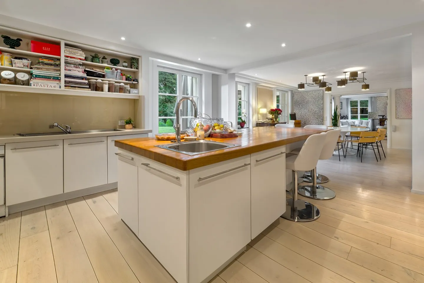 High-end duplex in a prestigious residence in an idyllic setting - Photo 5 of 10