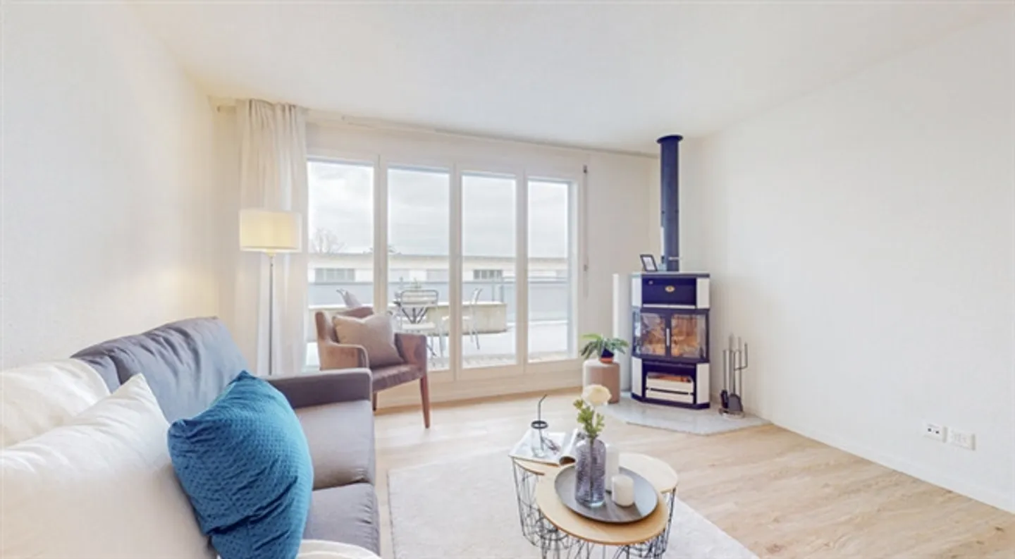 AMPIO SPAZIO ABITATIVO CON STUFA SVEDESE - PENTHOUSE A BAAR - Foto 2 di 8