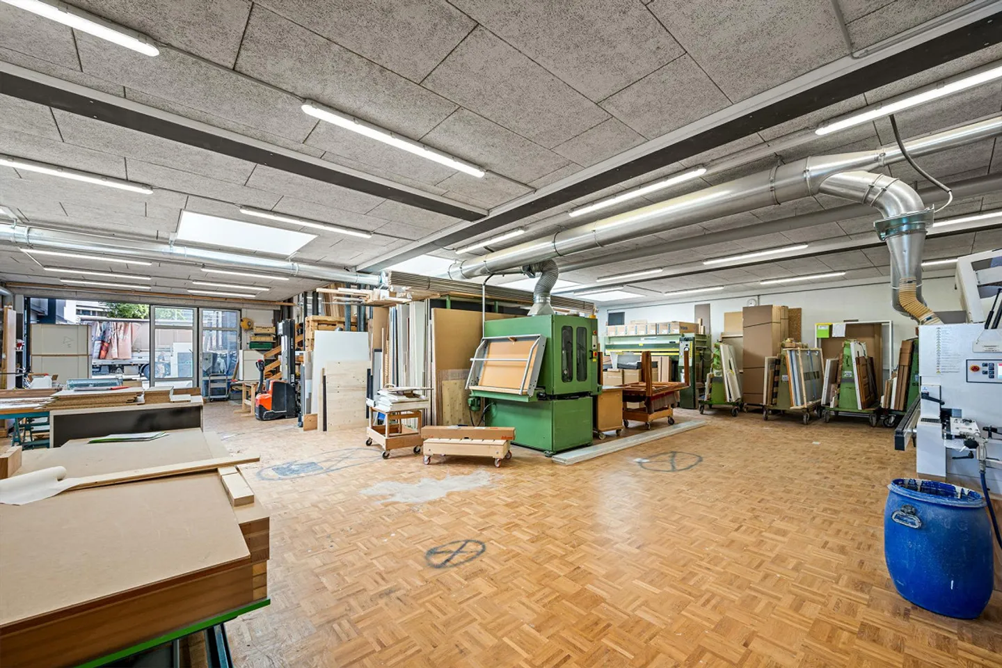 Espaces commerciaux et de bureau spacieux à Gossau - utilisation flexible - Photo 12 sur 26