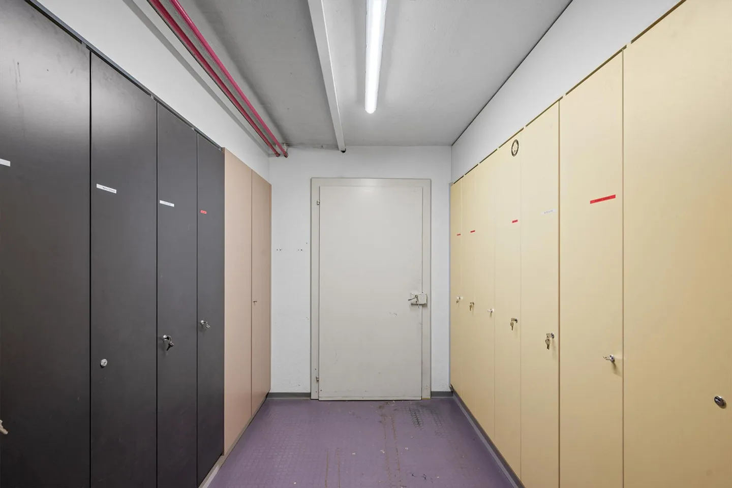 Espaces commerciaux et de bureau spacieux à Gossau - utilisation flexible - Photo 21 sur 26
