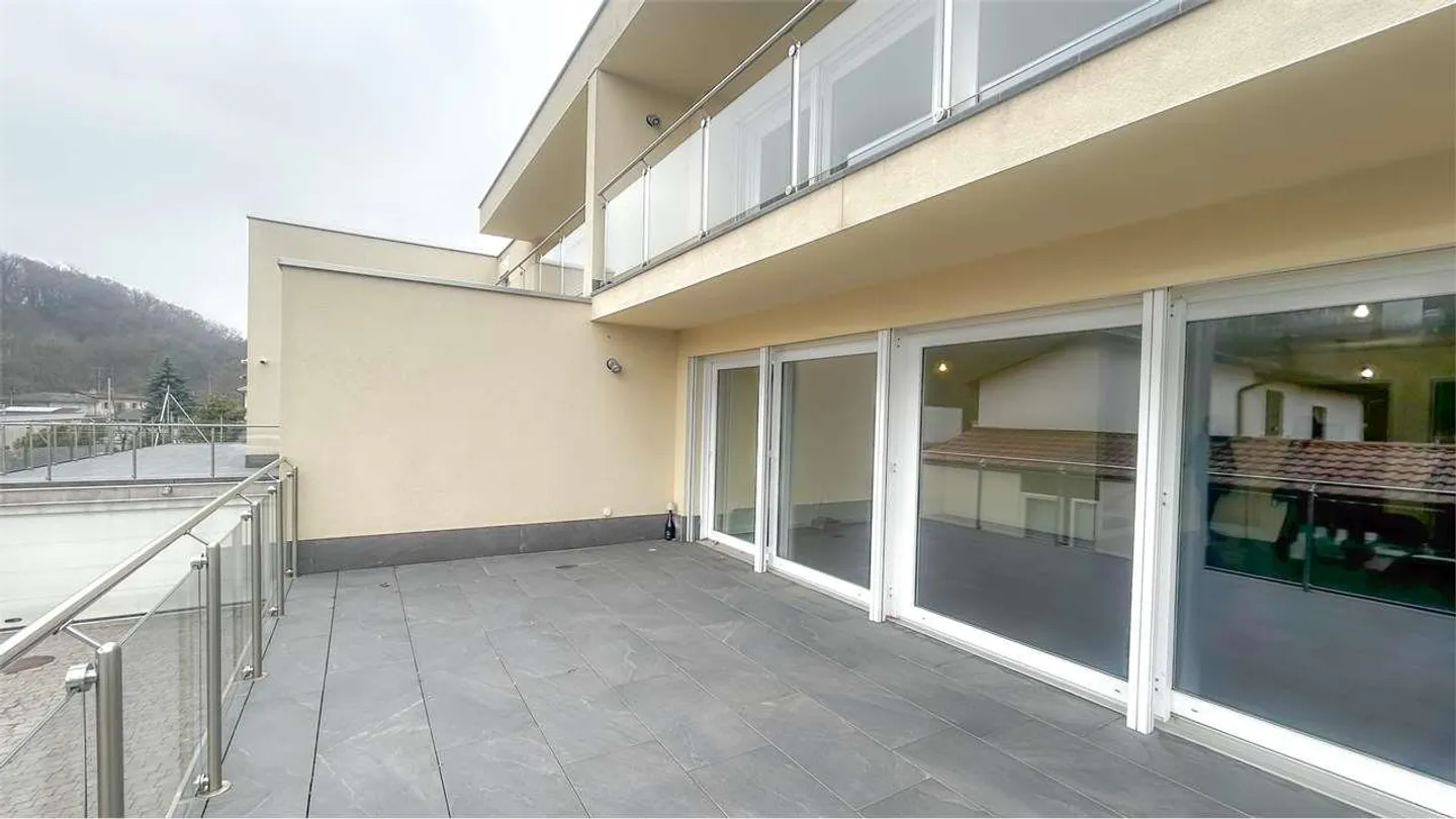 Villa with 4.5 rooms, large terrace and private garden - Photo 3 of 11