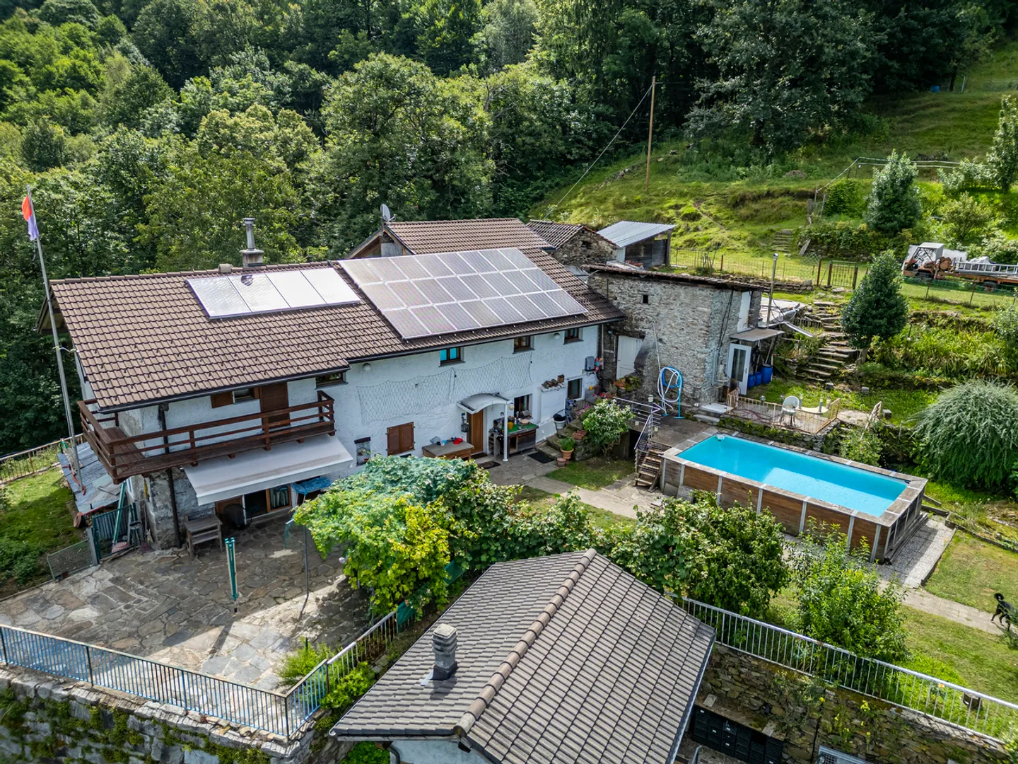 Casa ticinese con 20'000 m di terreno, piscina e rustico - Foto 4 di 20