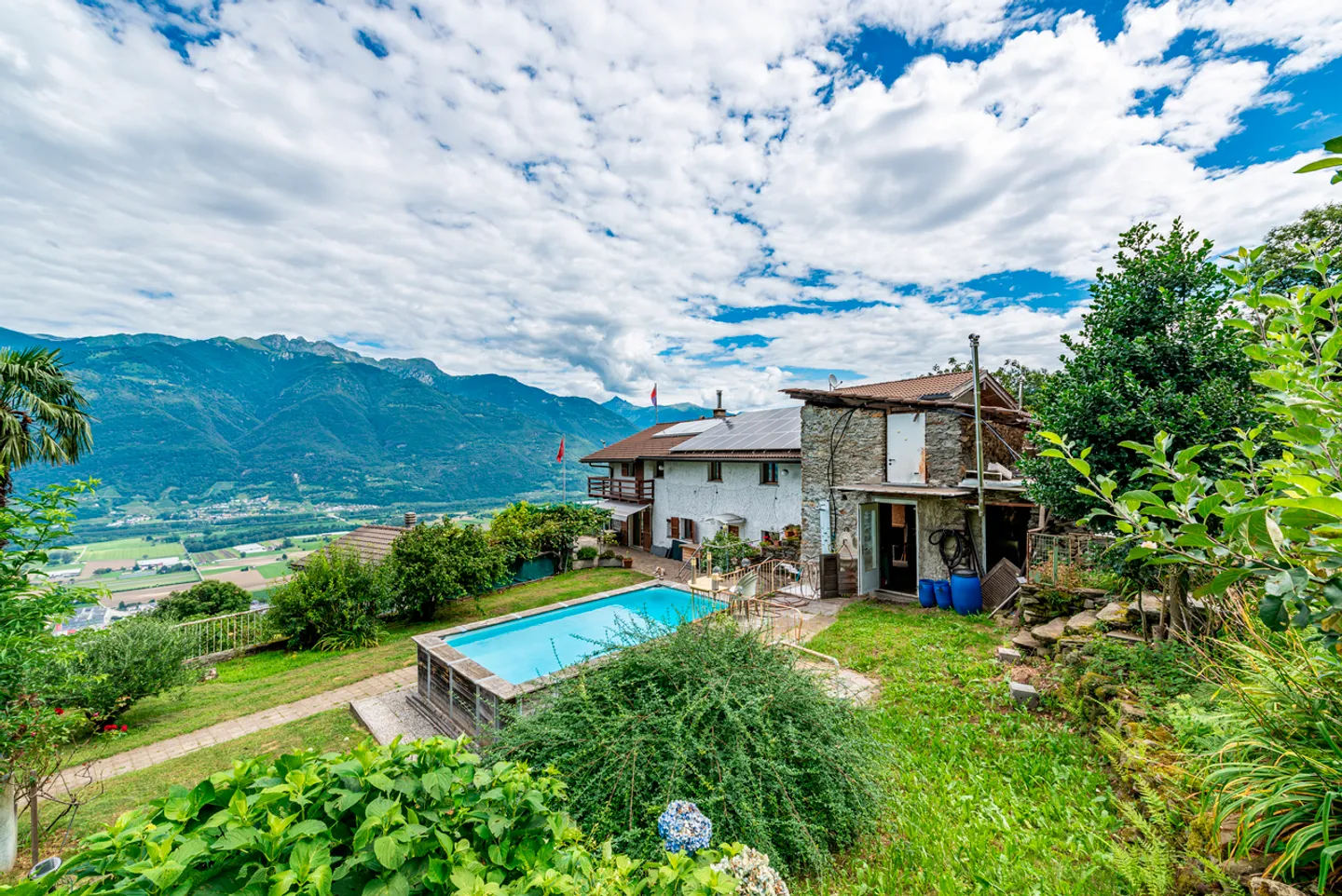 Casa ticinese con 20'000 m di terreno, piscina e rustico - Foto 5 di 20