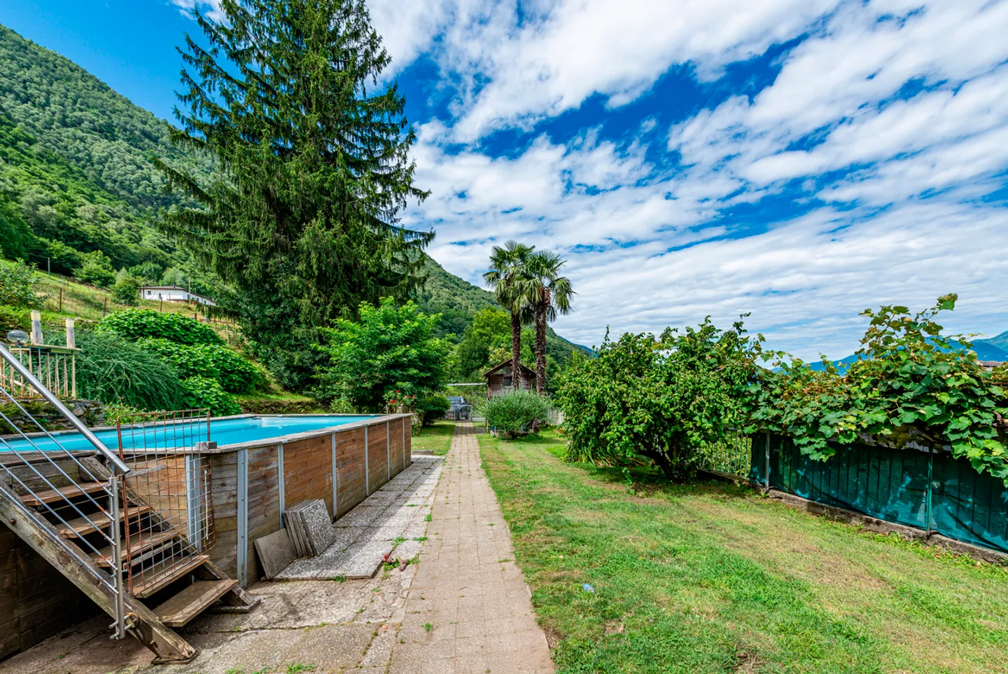 Casa ticinese con 20'000 m di terreno, piscina e rustico - Foto 8 di 20