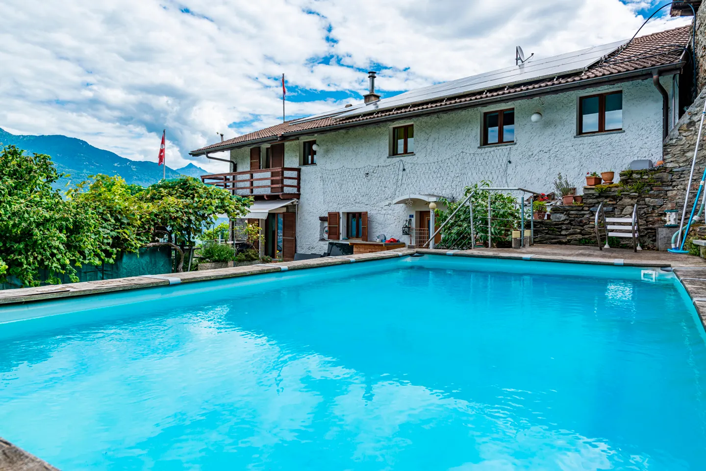 Casa ticinese con 20'000 m di terreno, piscina e rustico - Foto 9 di 20
