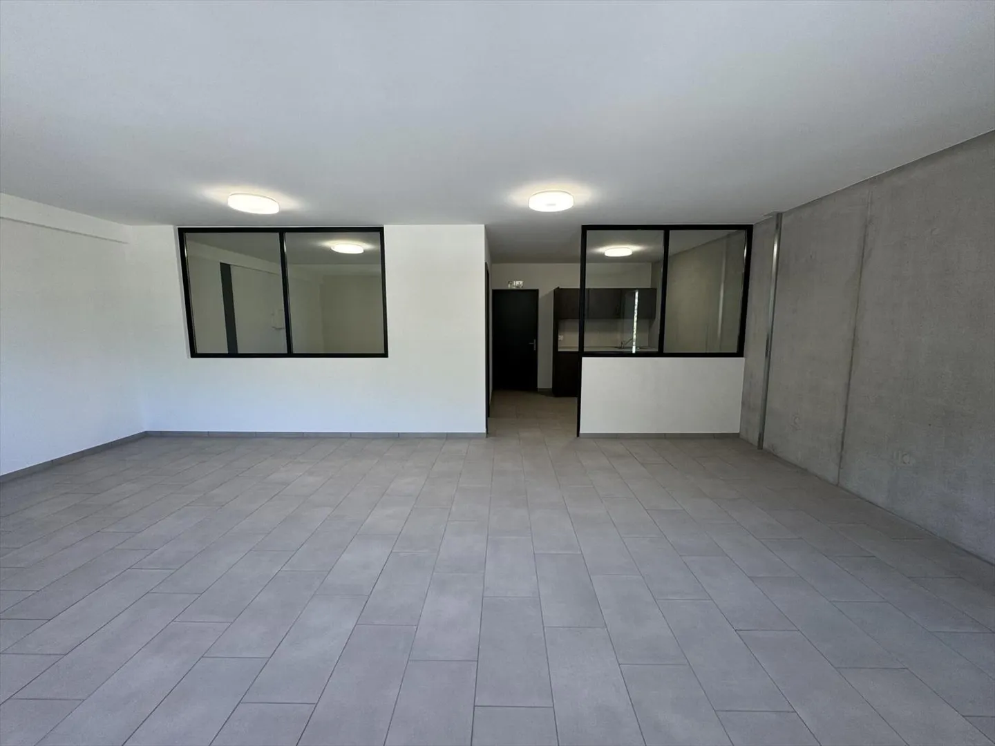 Bureau ou espace pour petite industrie avec de grandes façades en verre ! - Photo 6 sur 13