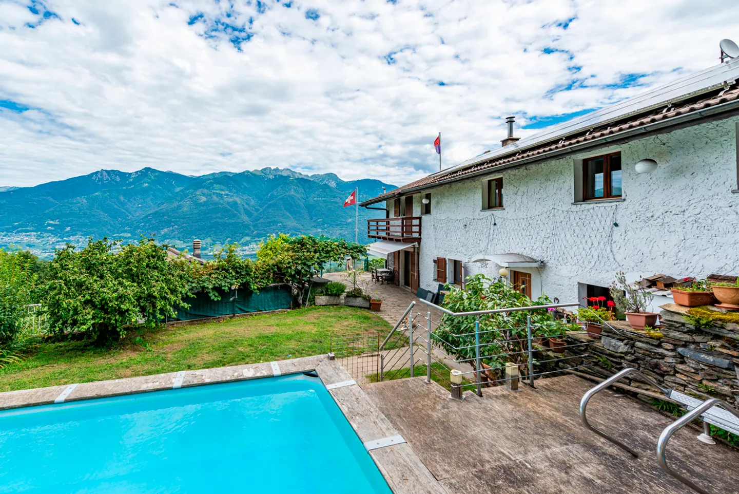 Casa ticinese con 20'000 m di terreno, piscina e rustico - Foto 10 di 20