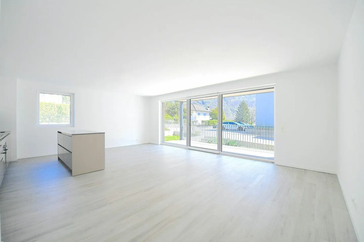 Exclusive Offer: Modern 4.5-Room Apartment with Garden - Photo 1 of 14