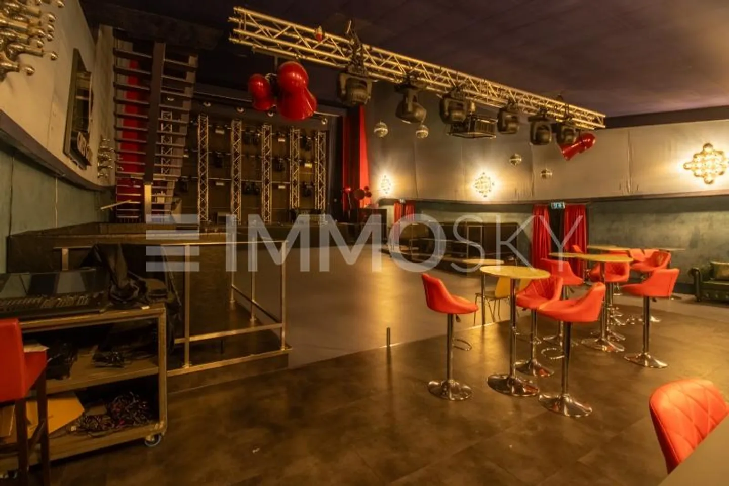 Experience, celebrate, inspire - everything under one roof - Photo 5 of 9
