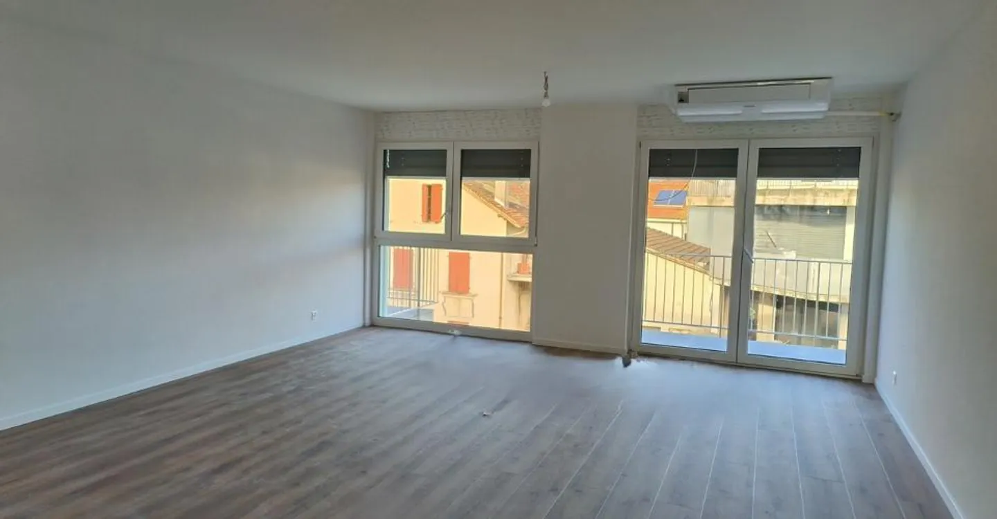 Superficie amministrativa con balcone - 2° piano - Nuovo progetto - Foto 3 di 10