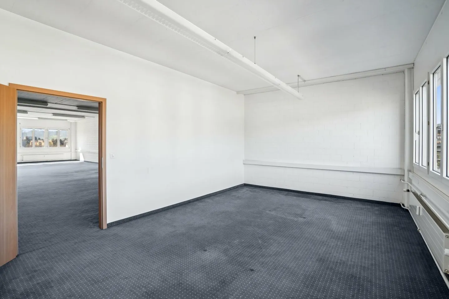 Office space for rent - Photo 8 of 9