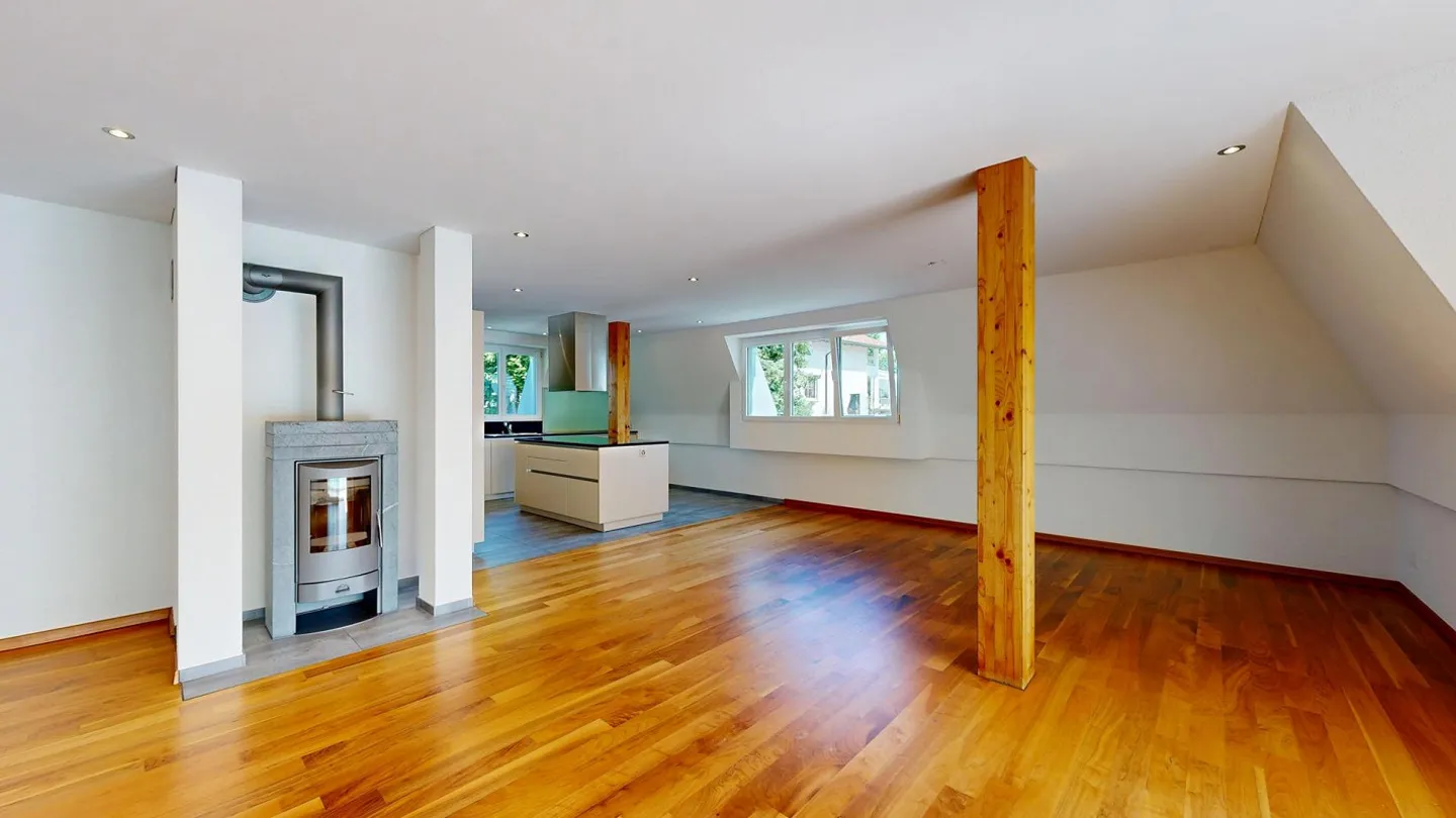 Attico di 4,5 stanze con stile, vista e qualità abitativa - Foto 2 di 7