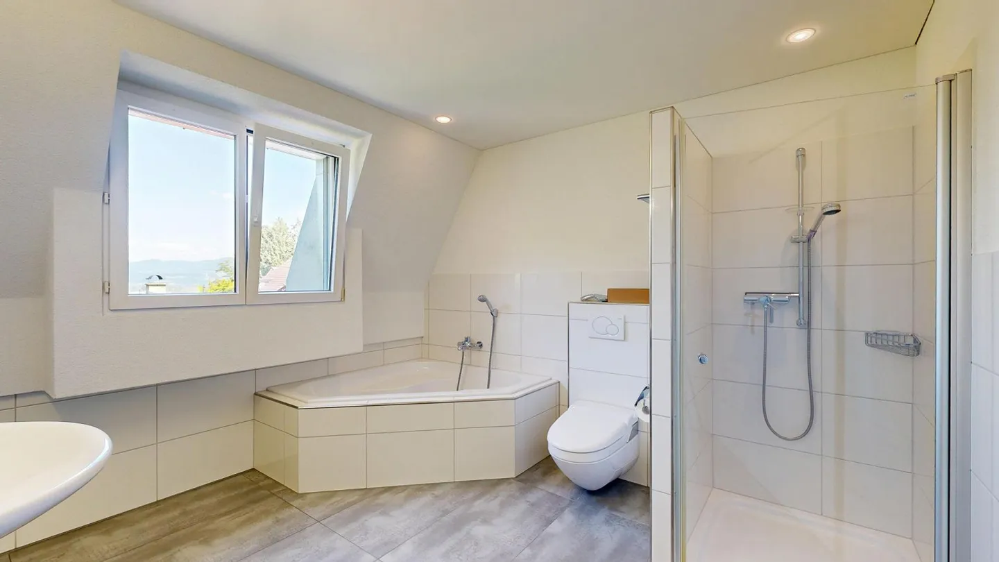 Attico di 4,5 stanze con stile, vista e qualità abitativa - Foto 4 di 7