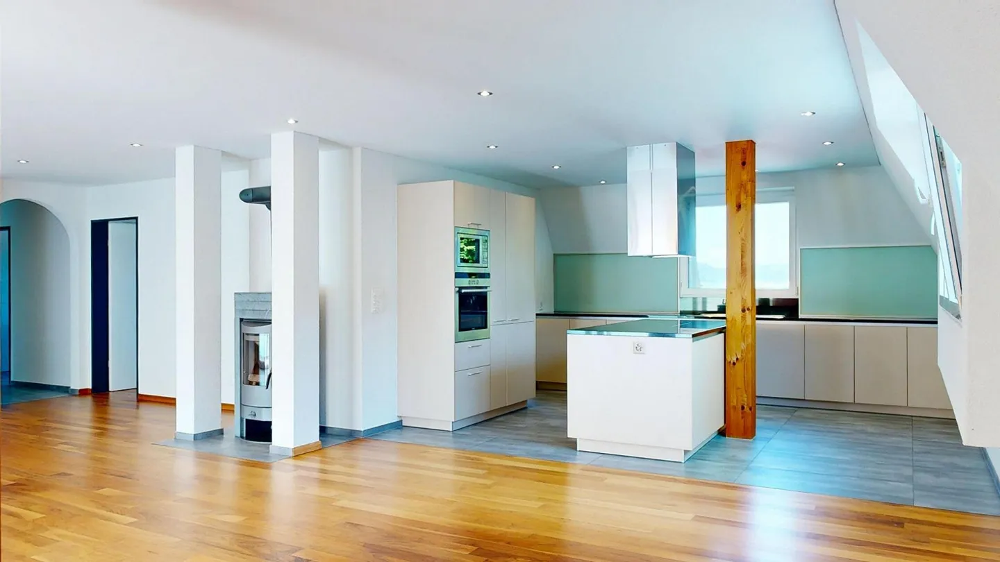 Attico di 4,5 stanze con stile, vista e qualità abitativa - Foto 3 di 7