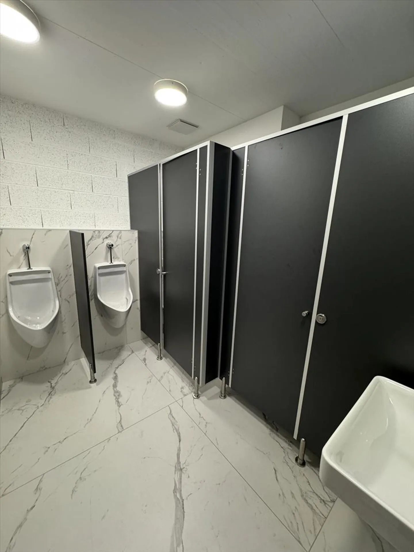 Bureau ou espace pour petite industrie avec de grandes façades en verre ! - Photo 12 sur 13