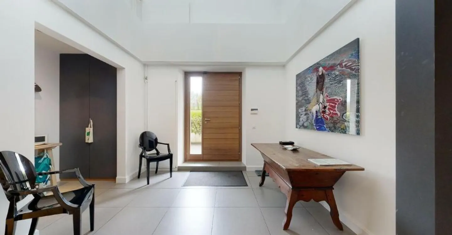 Charming property with stunning views of Lake Geneva - Photo 3 of 13
