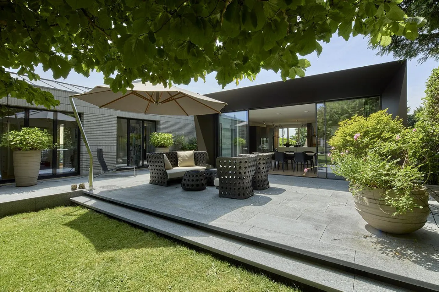 Villa de rêve avec magnifique oasis de jardin dans un quartier résidentiel exclusif - Photo 1 sur 9