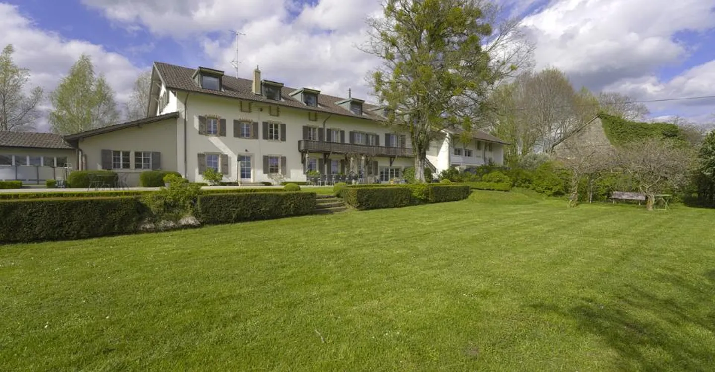 Charming property with stunning views of Lake Geneva - Photo 1 of 13