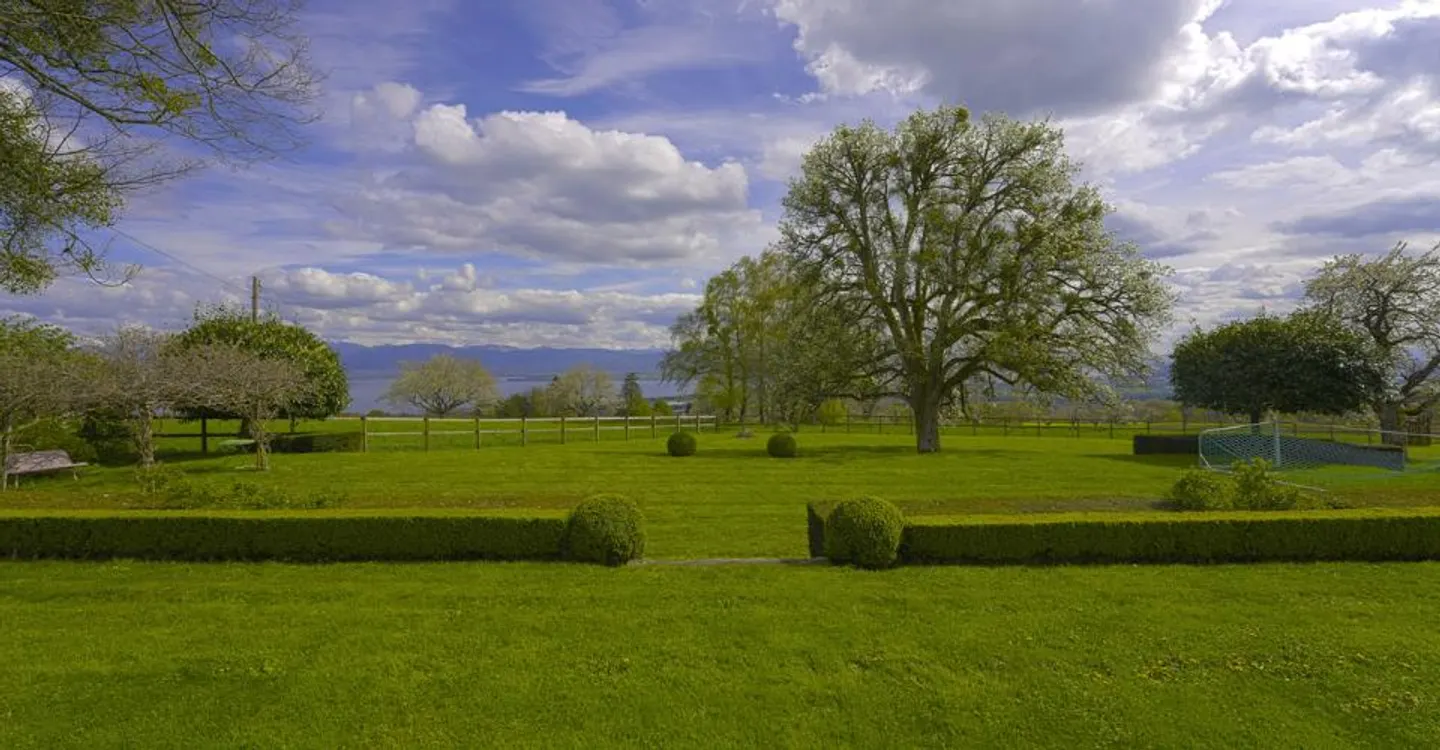 Charming property with stunning views of Lake Geneva - Photo 2 of 13