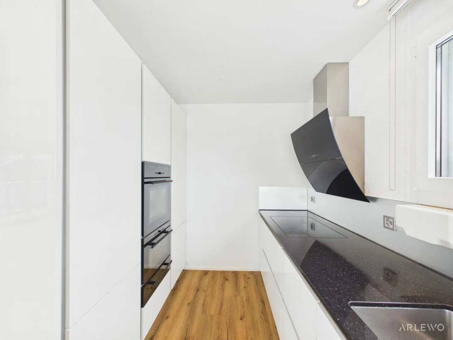 Appartamento con terrazza e vista lago - Foto 6 di 15