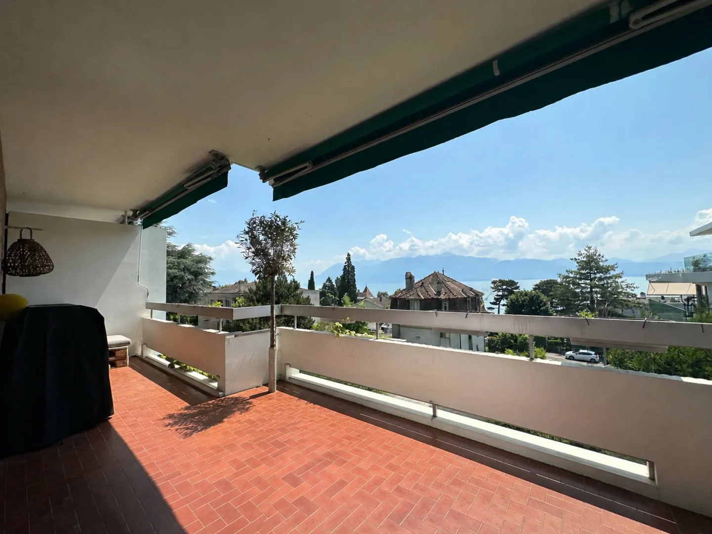 5,5 camere di eccezione con vista sul lago - Foto 8 di 8