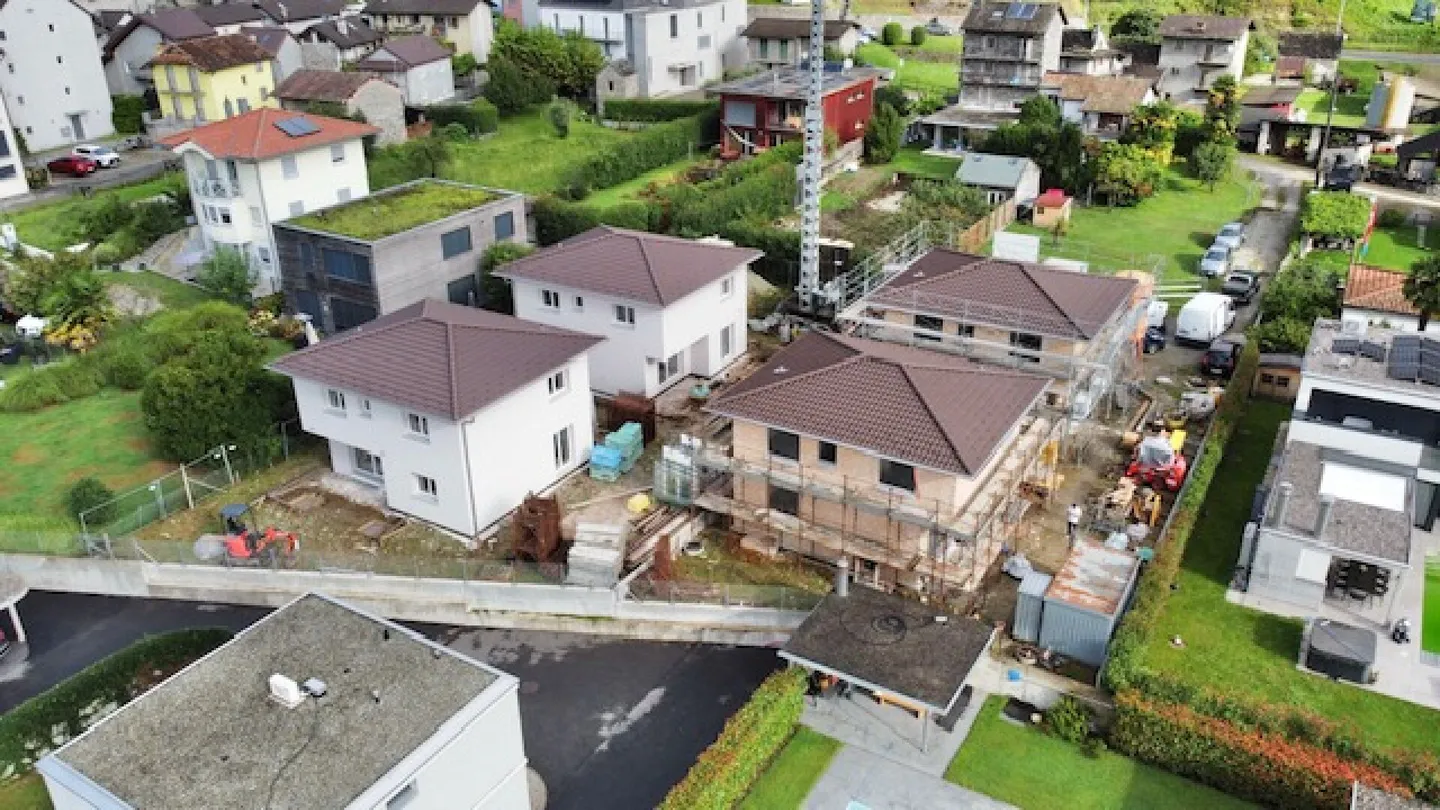 Vente à Cugnasco - Nouvelle maison individuelle avec 5,5 pièces dans un endroit calme - Photo 2 sur 23