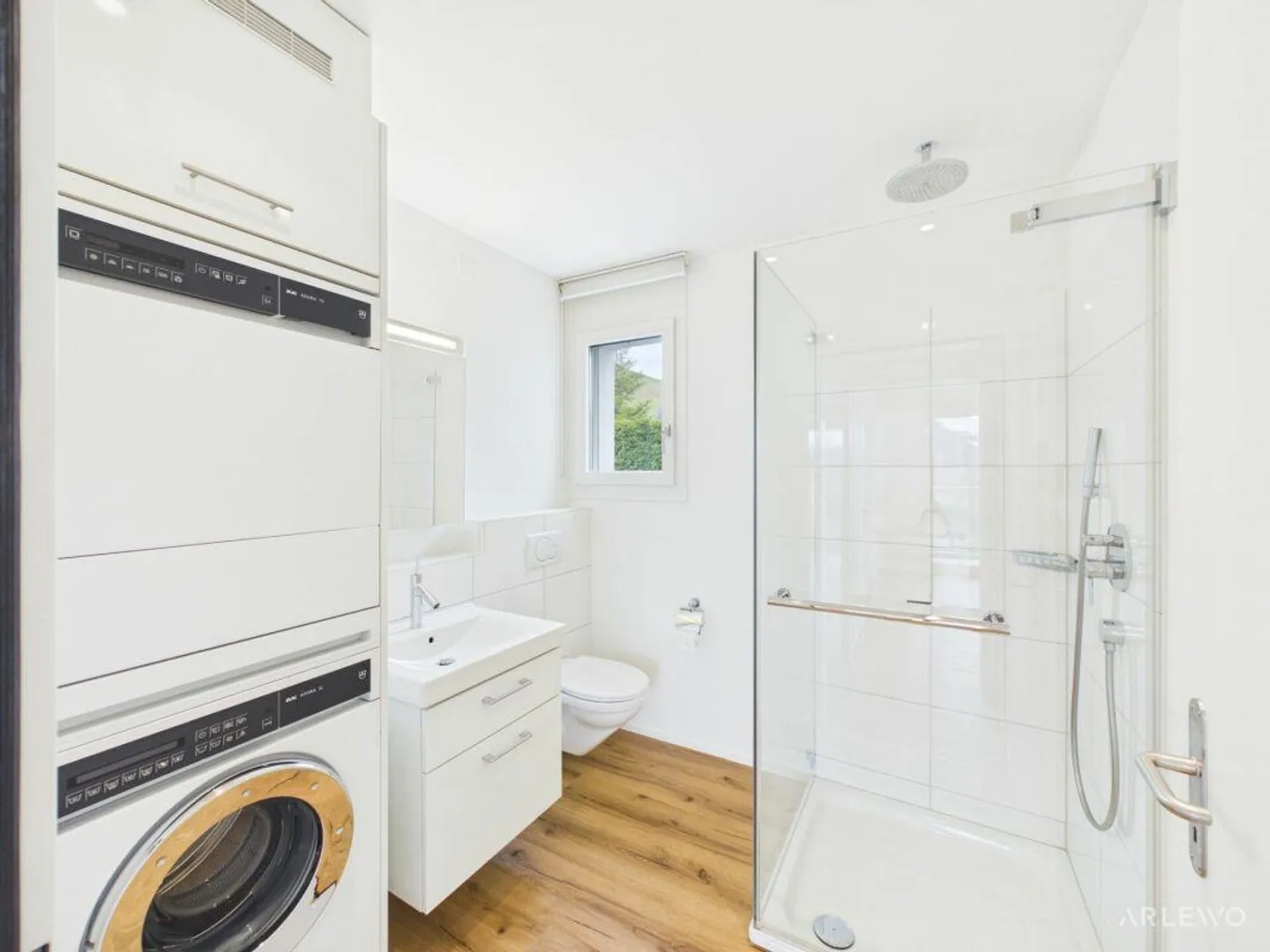 Appartamento con terrazza e vista lago - Foto 14 di 15