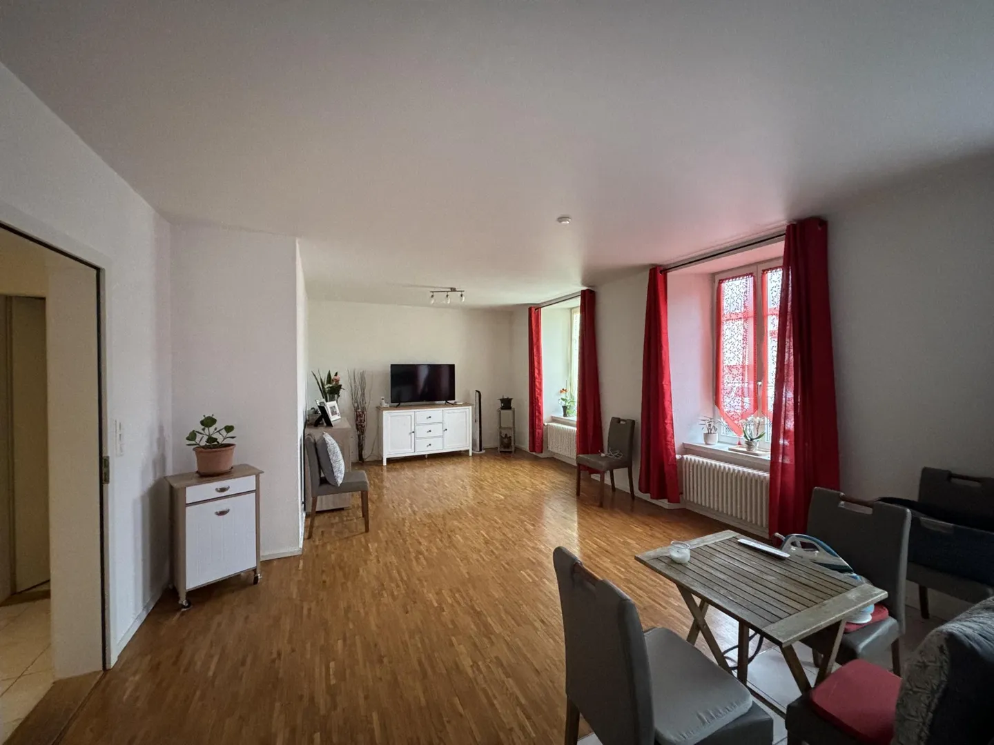 1st NET RENT OFFERED! Beautiful 3-room apartment in Fleurier - Photo 2 of 7