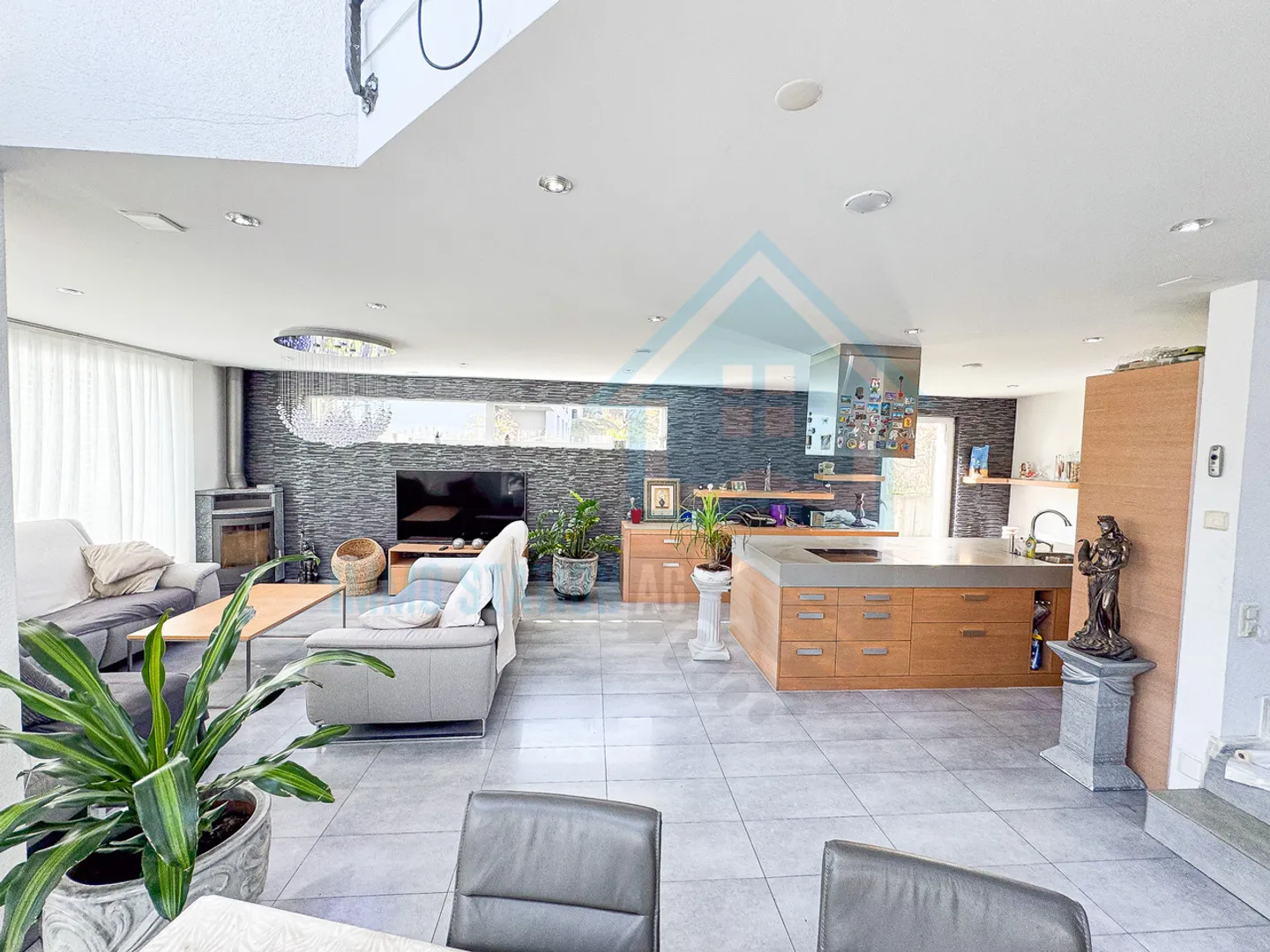 Casa unifamiliare moderna con vista panoramica in posizione tranquilla - Foto 2 di 10