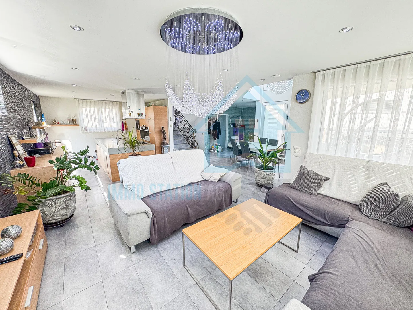 Casa unifamiliare moderna con vista panoramica in posizione tranquilla - Foto 3 di 10