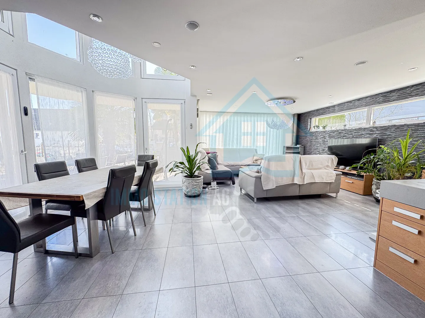 Casa unifamiliare moderna con vista panoramica in posizione tranquilla - Foto 4 di 10