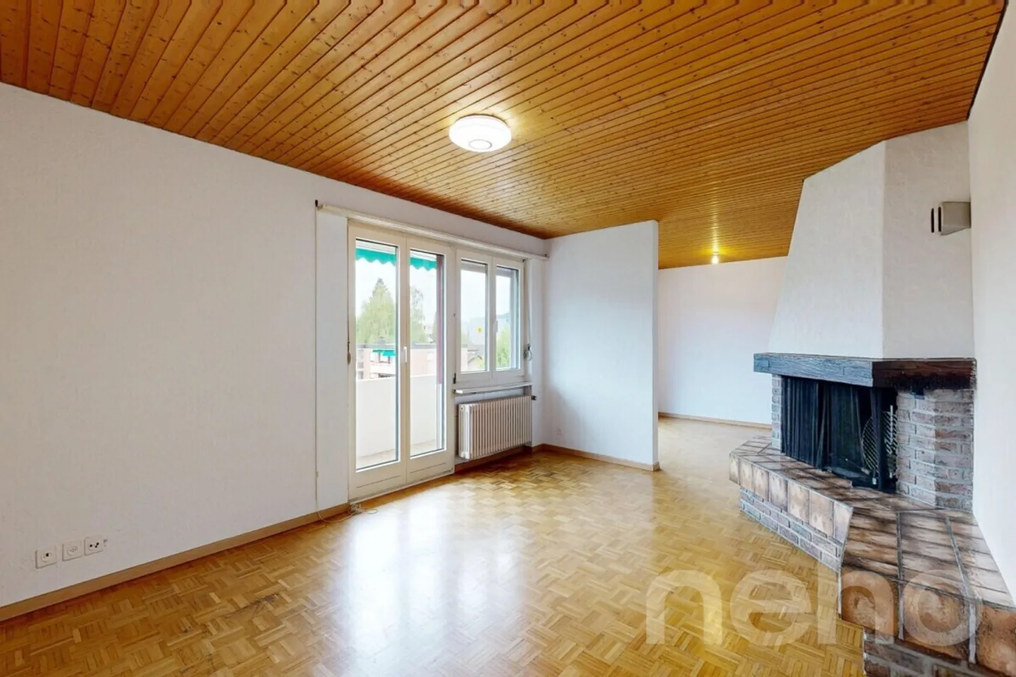 4-room apartment on the top floor with balcony and fireplace - Photo 1 of 11