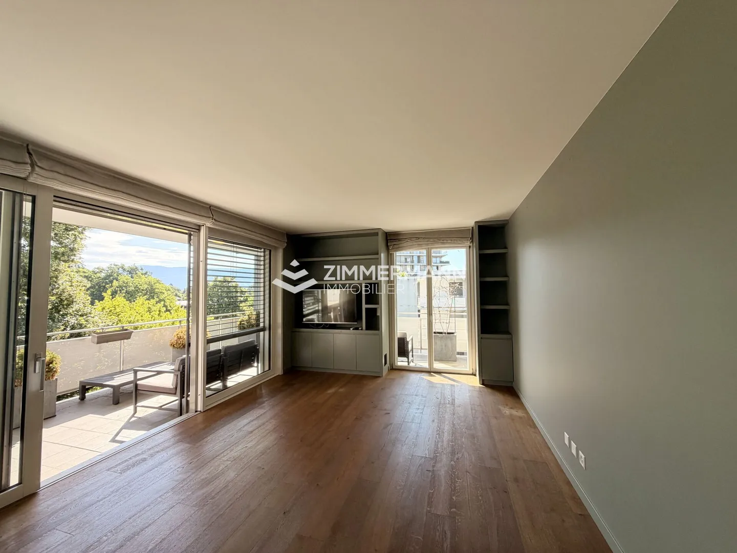 Magnificent 5-room partially furnished apartment with large terrace and unobstructed view! - Photo 4 of 8